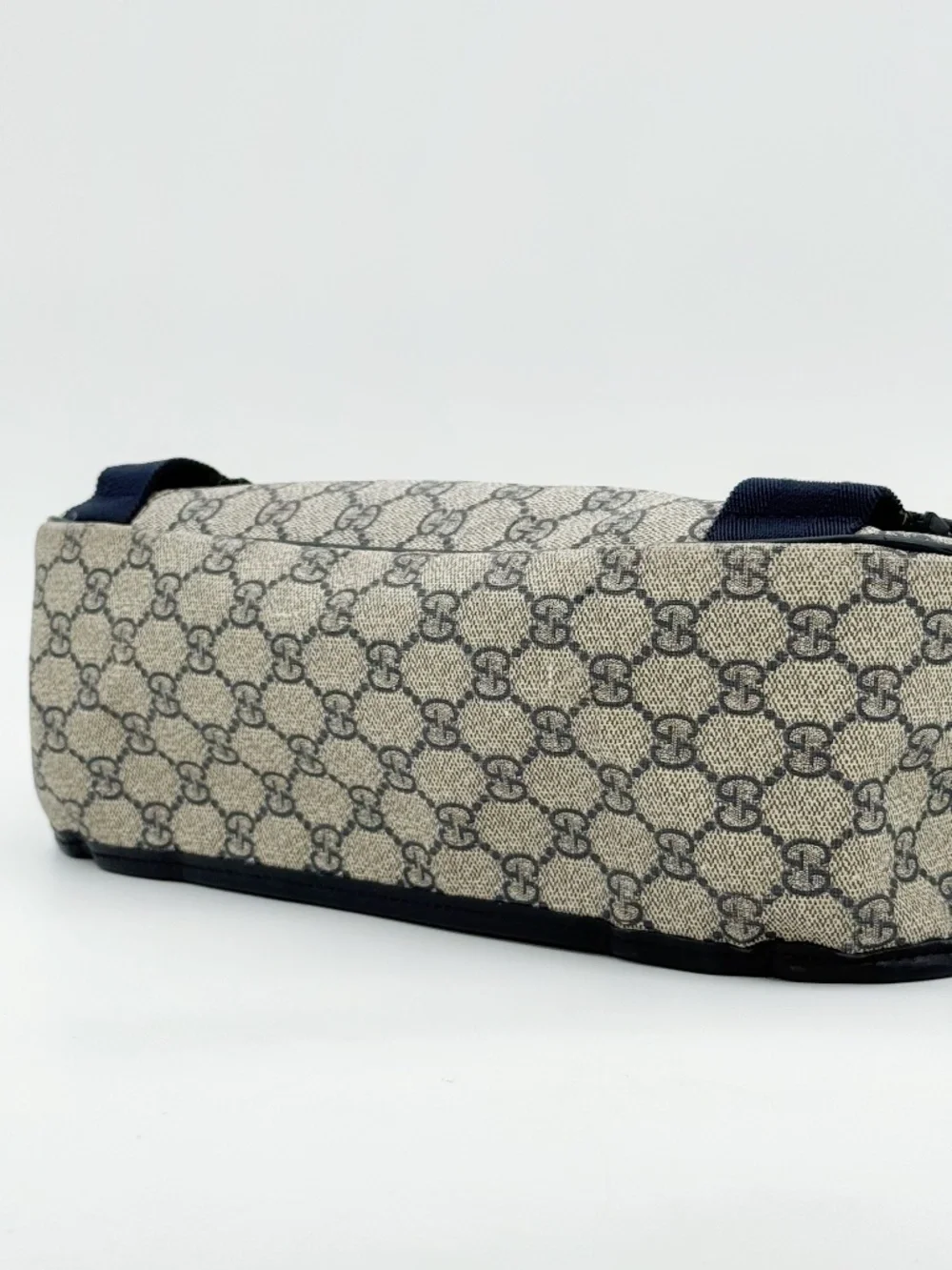 Gucci GG Supreme Canvas Flap Messenger Bag Navy Crossbody Shoulder Bag